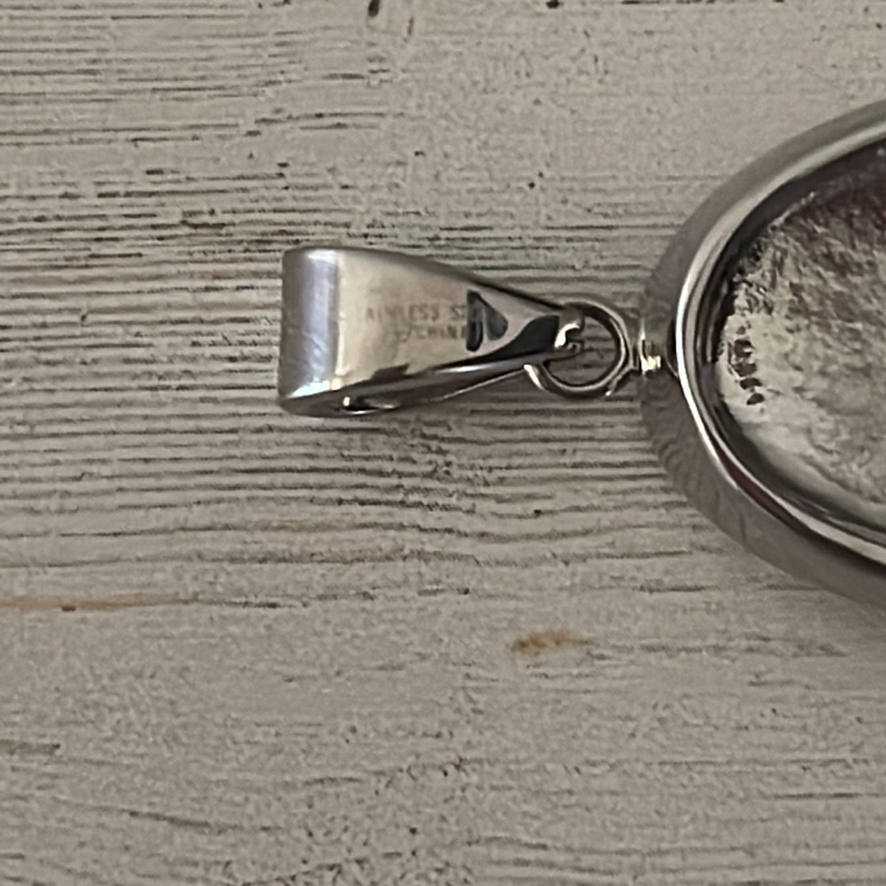 Nadri Hammered Gold Tone Crystal Oval Statement Pendant - Picture 3 of 7